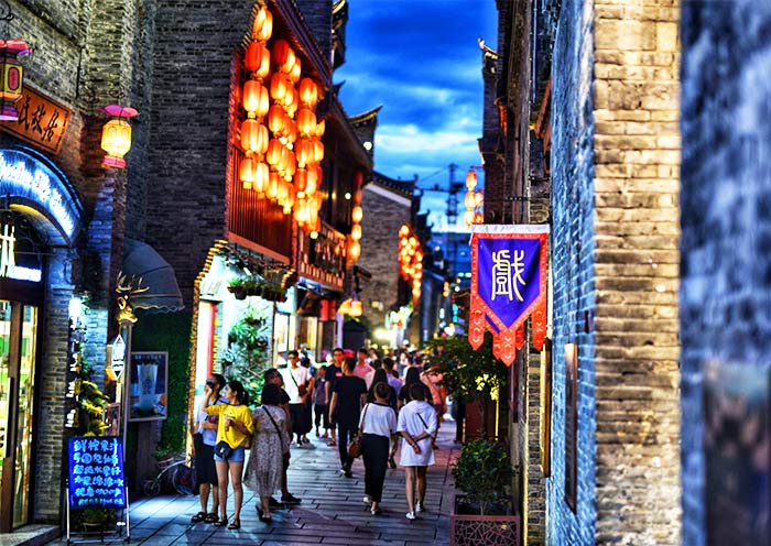 guilin-east-west-alley1